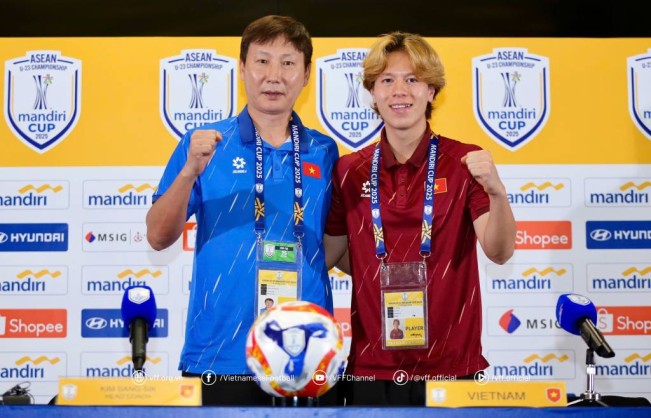 Pelatih Timnas U-23 Kim Sang-sik. (Facebook @vietnamesefootball)